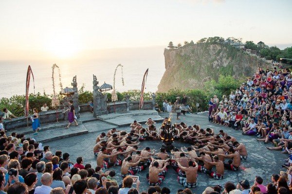 Dinner Sunset Uluwatu dan Tarian Kecak