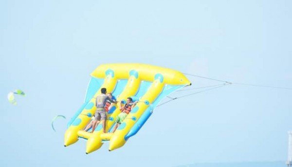 Flying Fish di Pantai Tanjung Benoa Bali