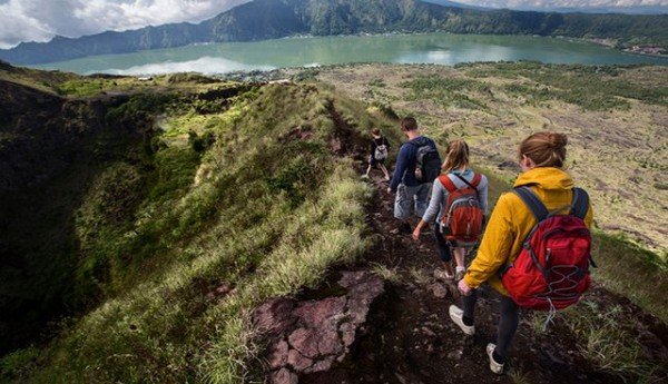 Sunrise Trekking di Gunung Batur