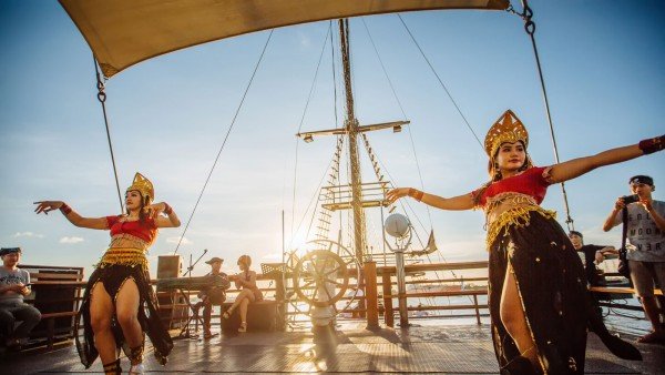 Pirate Dinner Cruise Bali